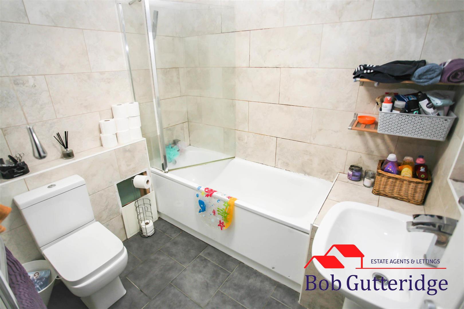 GROUND FLOOR BATHROOM